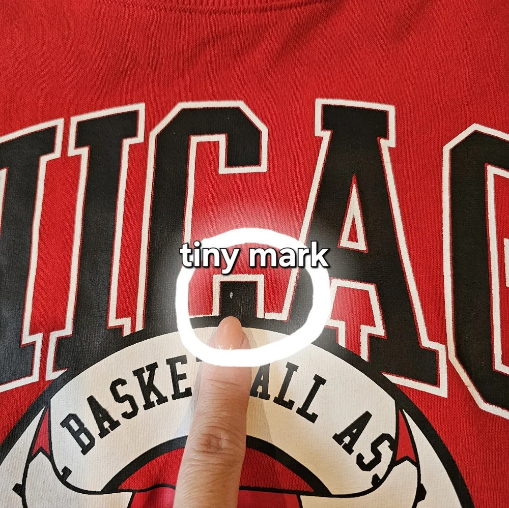 NBA Women's Size XXL Chicago Bulls Logo Sweatshirt Red Black Soft Long Crewneck - Picture 4 of 8